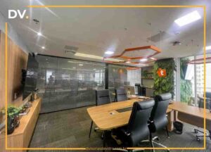 Divisorias-de-vidro-com-persianas